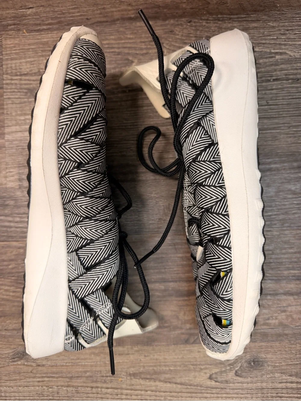 NIke Woven Juvenate Black White Lace Up Sneakers Shoe Size 5.5